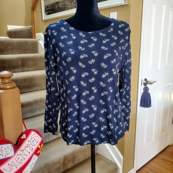 H&M Tops - H&M Long Sleeve Bicyle top!! Size L